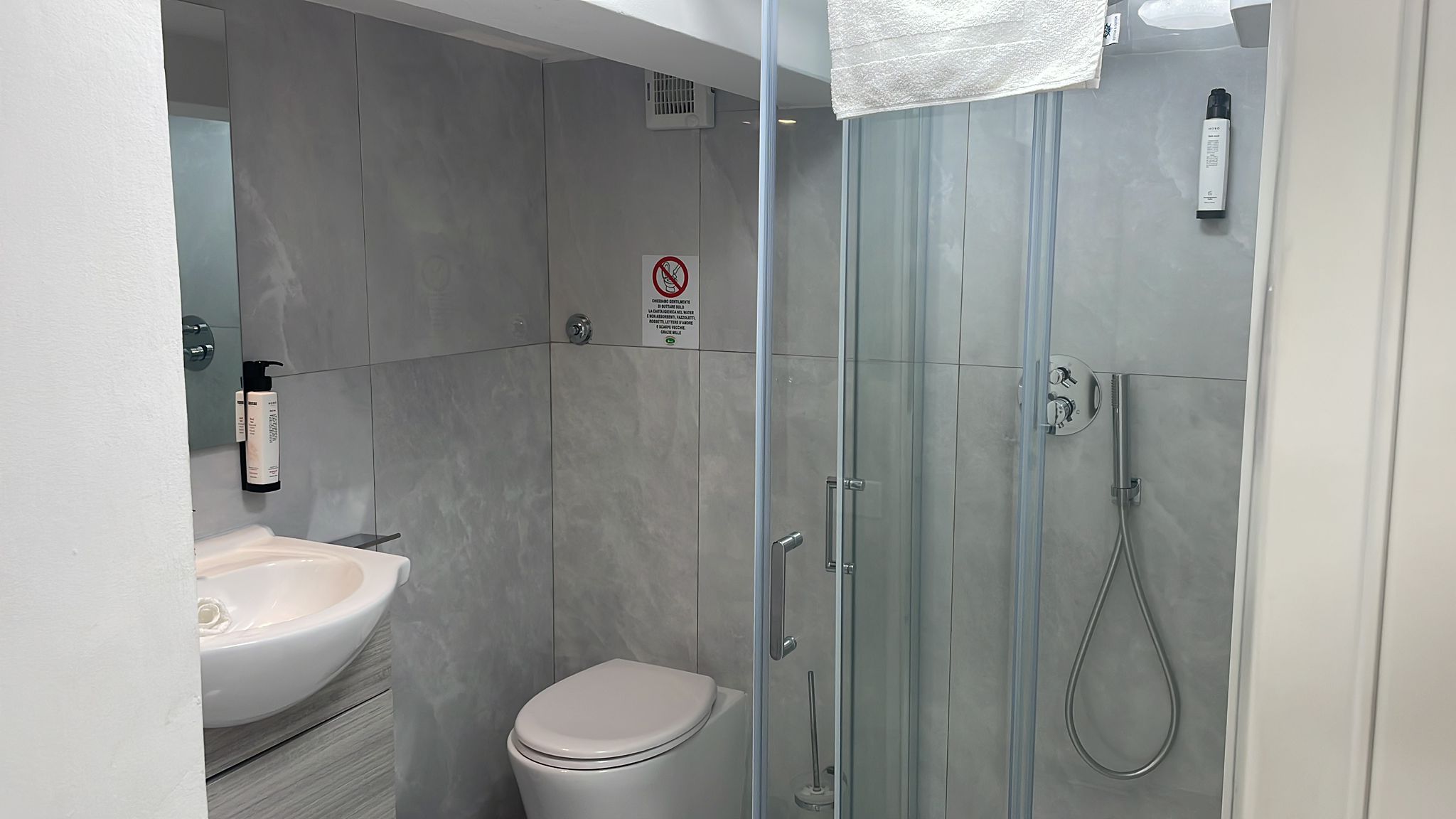 Bagno con doccia