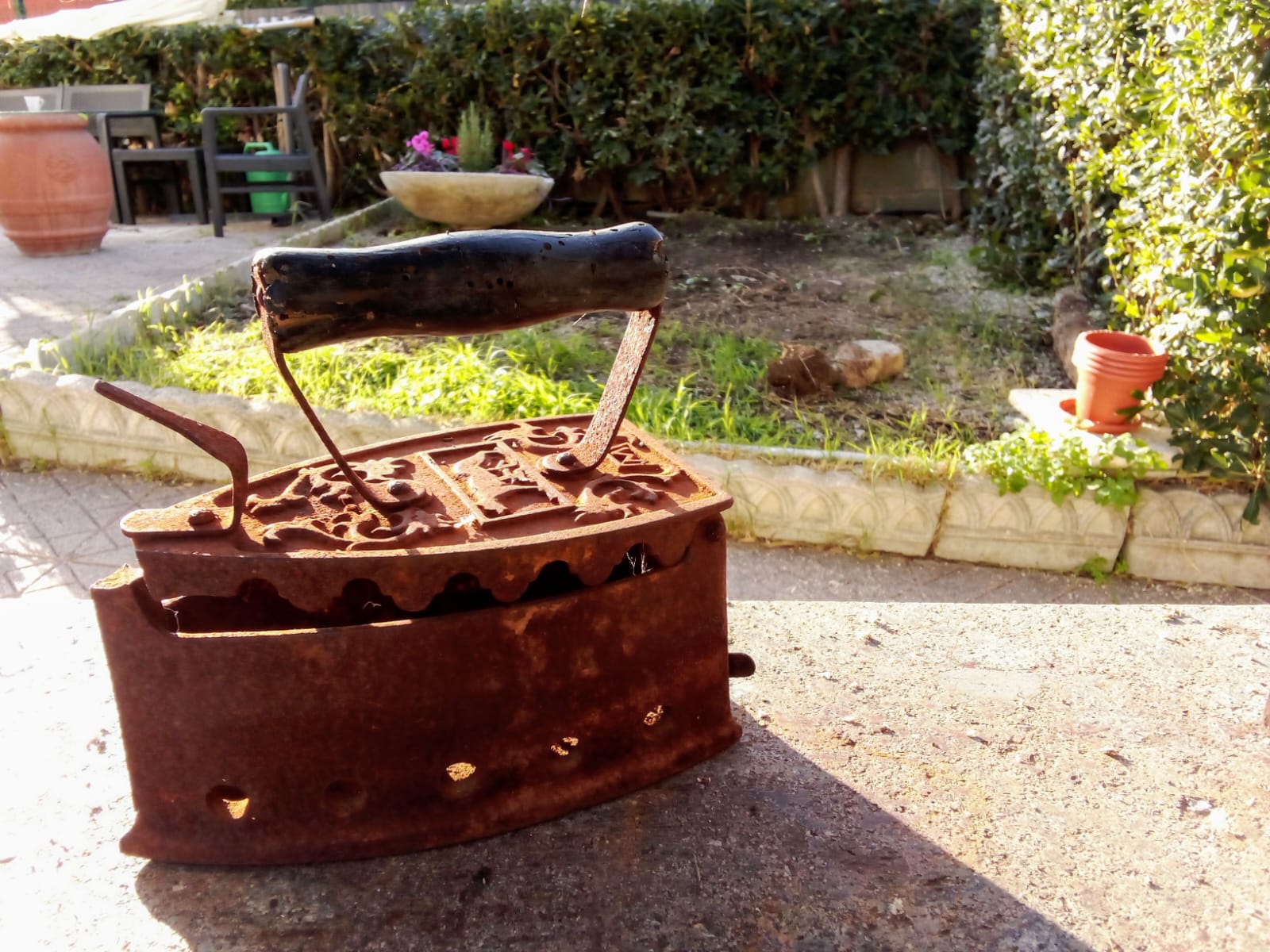 Ambiente con scultura camino
