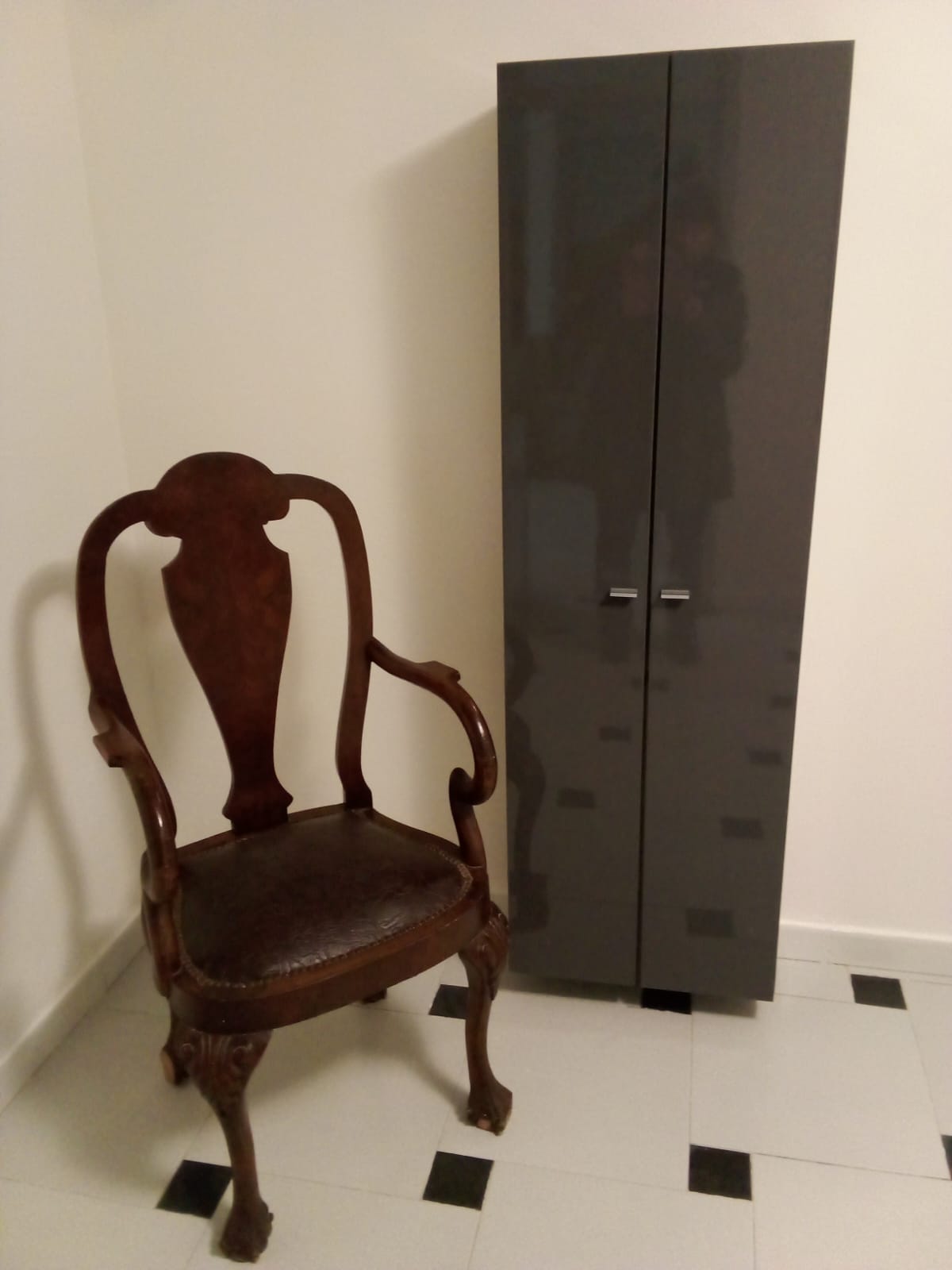 Ambiente con scultura camino